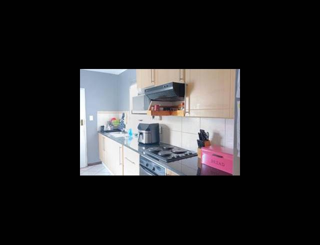 2 BEDROOM TOWNHOUSE FOR SALE IN MONAVONI